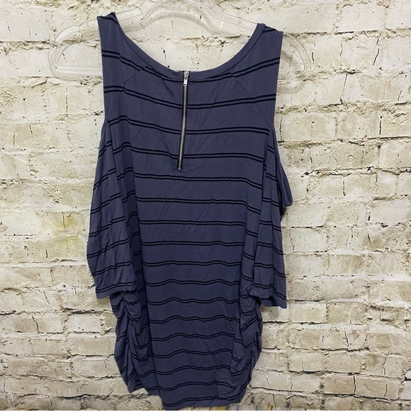 Jessica Simpson Blue Black Striped Ruched Cold Shoulder Top - Picture 4 of 7